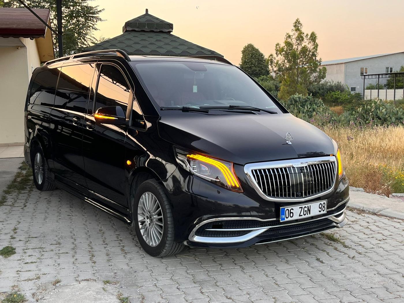 Siyah VIP van